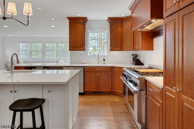 1437 Whipporwill Way, Mountainside Boro, NJ 07092