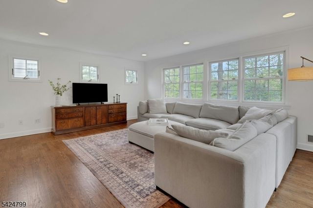 1437 Whipporwill Way, Mountainside Boro, NJ 07092