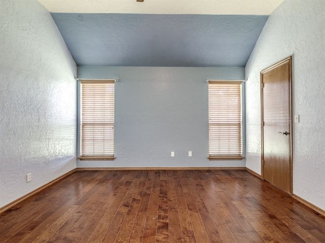 609 S Castlerock Lane, Mustang, OK 73064