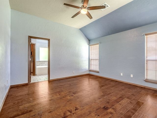 609 S Castlerock Lane, Mustang, OK 73064