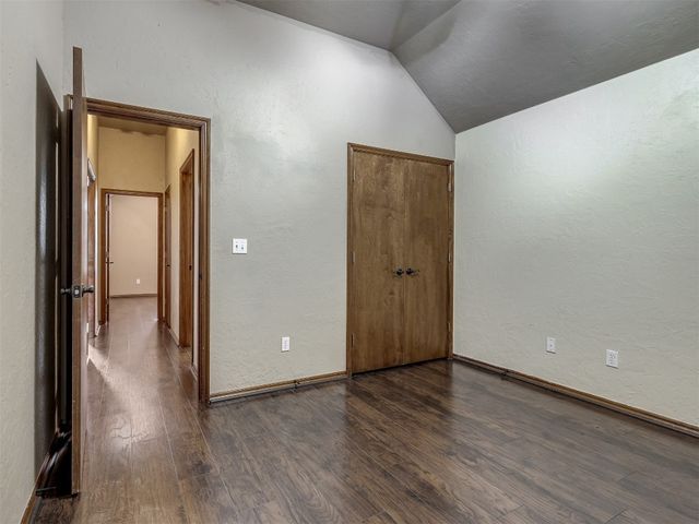 609 S Castlerock Lane, Mustang, OK 73064