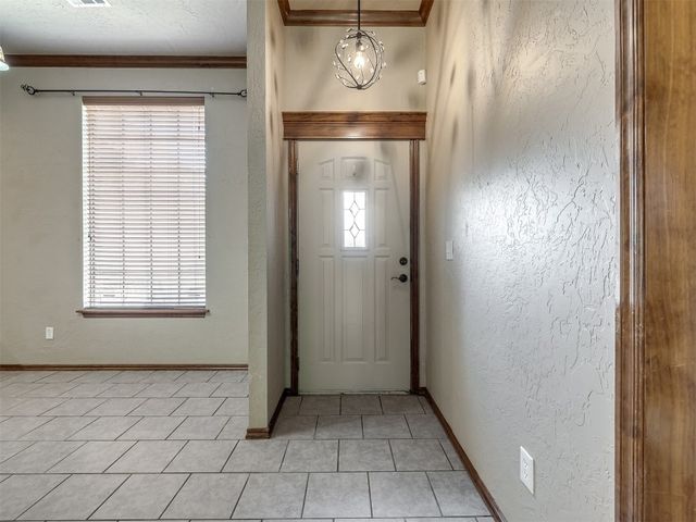 609 S Castlerock Lane, Mustang, OK 73064