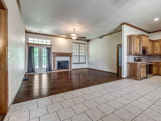 609 S Castlerock Lane, Mustang, OK 73064