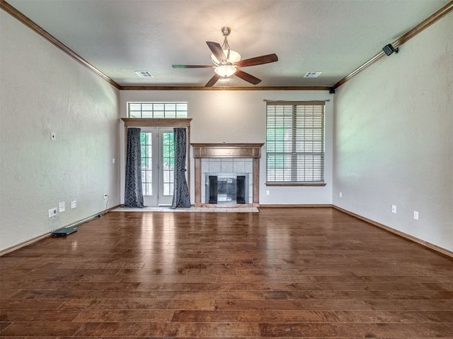 609 S Castlerock Lane, Mustang, OK 73064