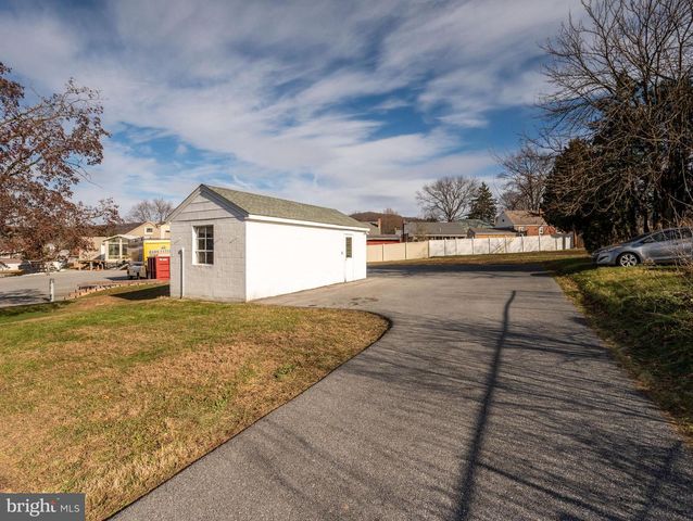 3611 KUTZTOWN RD, Reading, PA 19605