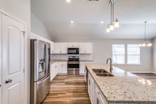 5520 Curzon Avenue, Fort Worth, TX 76107