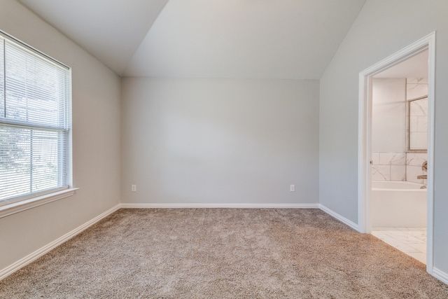 5520 Curzon Avenue, Fort Worth, TX 76107