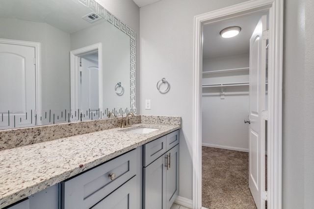 5520 Curzon Avenue, Fort Worth, TX 76107