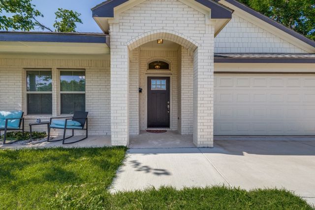 5520 Curzon Avenue, Fort Worth, TX 76107
