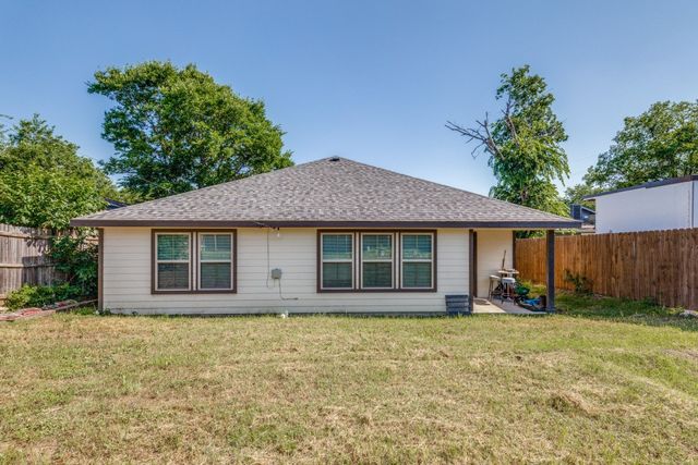5520 Curzon Avenue, Fort Worth, TX 76107