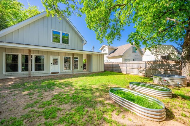 430 C St, Kerrville, TX 78028