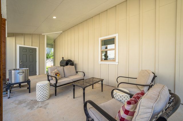 430 C St, Kerrville, TX 78028