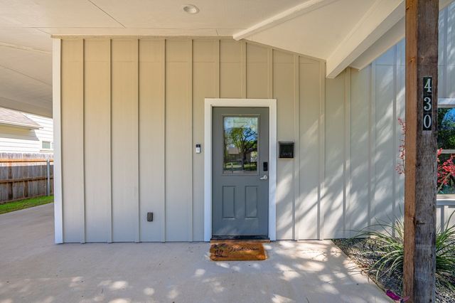 430 C St, Kerrville, TX 78028