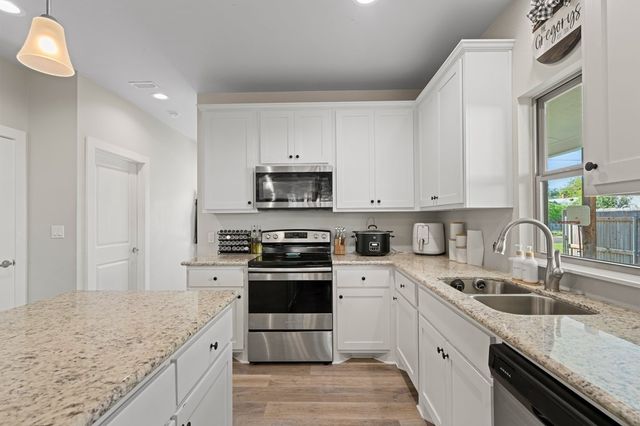 430 C St, Kerrville, TX 78028