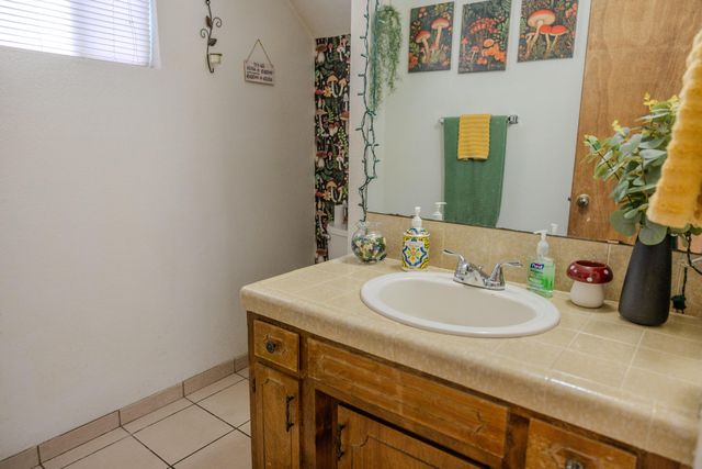 2021 E Laura Avenue 2021, Visalia, CA 93292