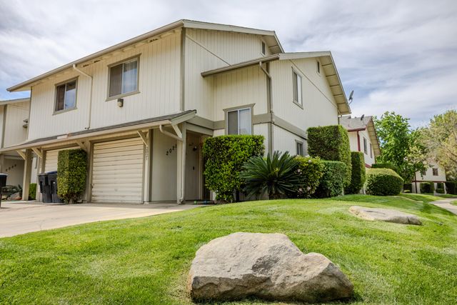 2021 E Laura Avenue 2021, Visalia, CA 93292