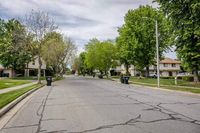 2021 E Laura Avenue 2021, Visalia, CA 93292