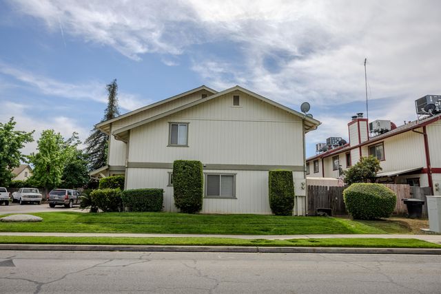 2021 E Laura Avenue 2021, Visalia, CA 93292