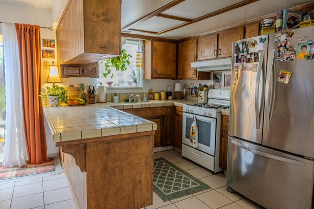 2021 E Laura Avenue 2021, Visalia, CA 93292