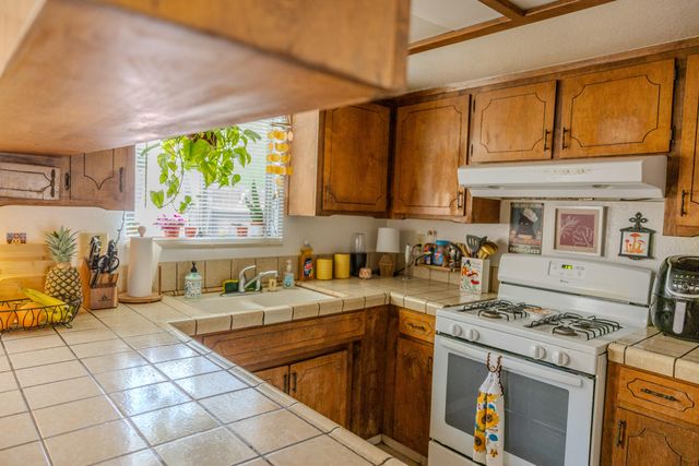 2021 E Laura Avenue 2021, Visalia, CA 93292