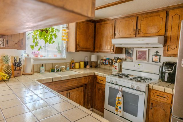 2021 E Laura Avenue 2021, Visalia, CA 93292