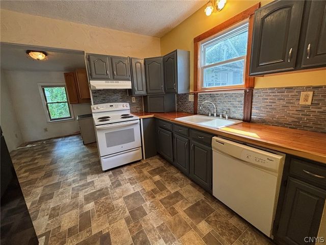 27 Elderkin Avenue, Camillus, NY 13031