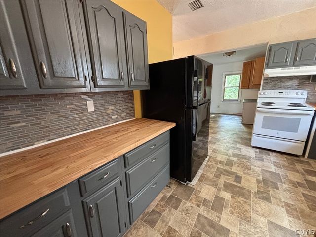 27 Elderkin Avenue, Camillus, NY 13031