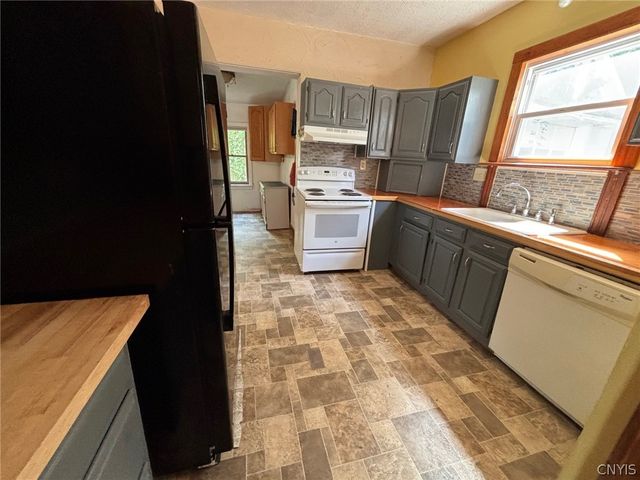 27 Elderkin Avenue, Camillus, NY 13031
