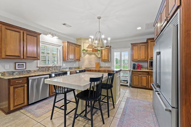 120 Traci Ct, Thibodaux, LA 70301