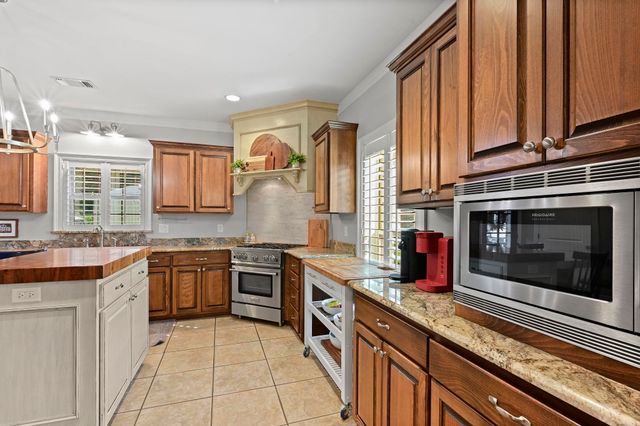 120 Traci Ct, Thibodaux, LA 70301
