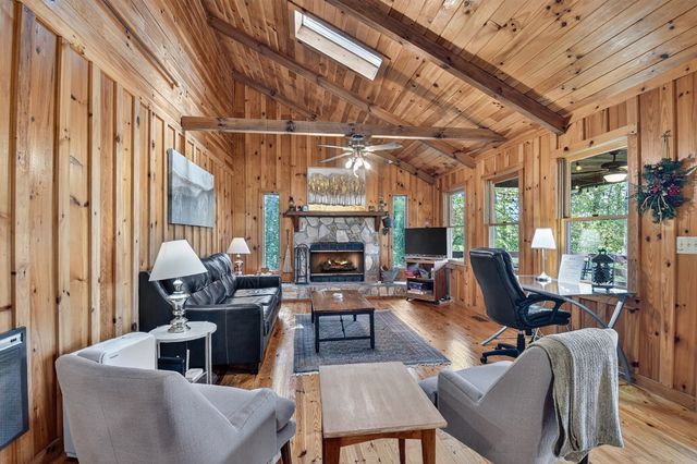 421 Salem Valley Road, Mineral Bluff, GA 30559