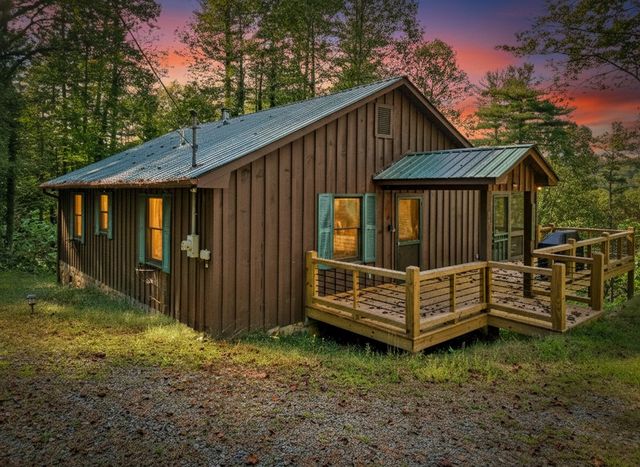 421 Salem Valley Road, Mineral Bluff, GA 30559