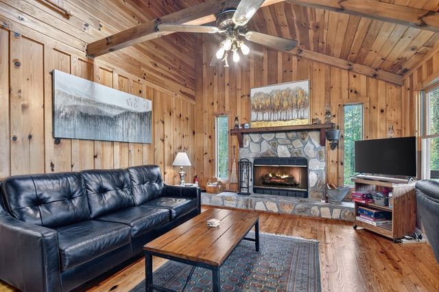 421 Salem Valley Road, Mineral Bluff, GA 30559