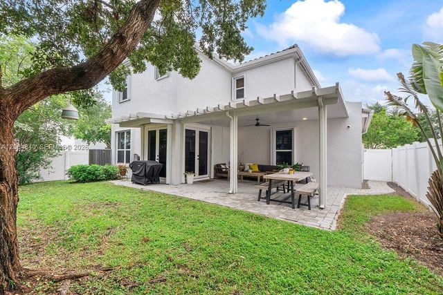 17116 SW 92nd St, Miami, FL 33196