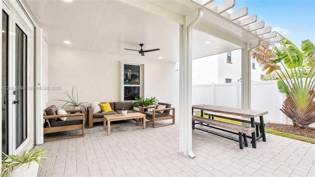 17116 SW 92nd St, Miami, FL 33196