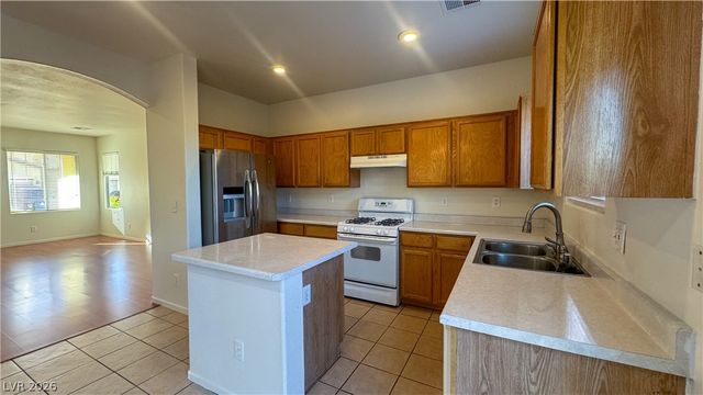 8086 Kings Ransom Street, Las Vegas, NV 89139