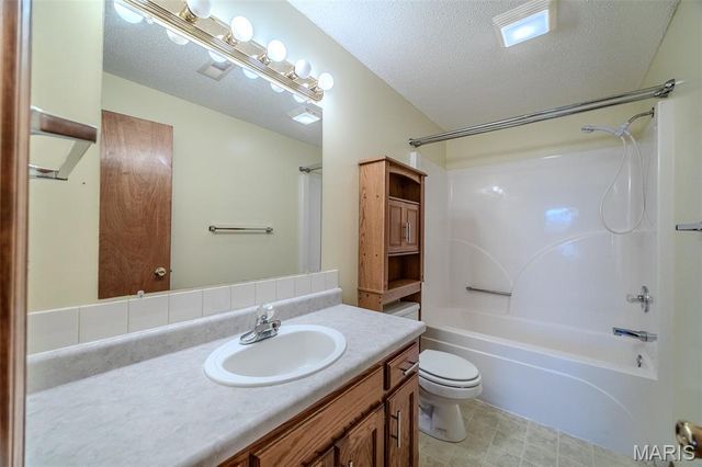 19725 Stirrup Lane, Waynesville, MO 65583