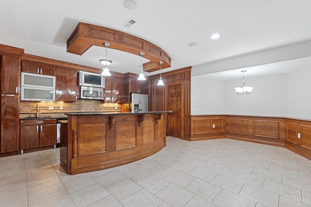 163 Compton Road, Wyoming, OH 45215