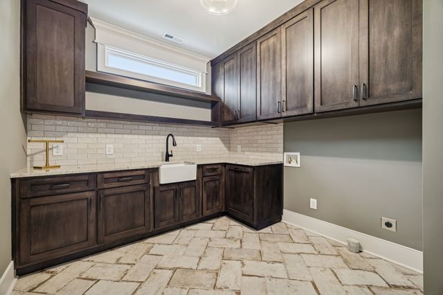 7307 Dunn Rd, Cedar Hill, TN 37032