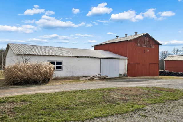 7307 Dunn Rd, Cedar Hill, TN 37032