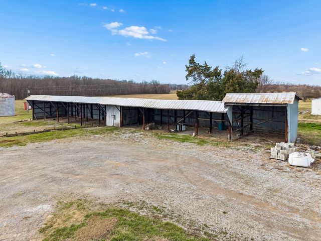 7307 Dunn Rd, Cedar Hill, TN 37032
