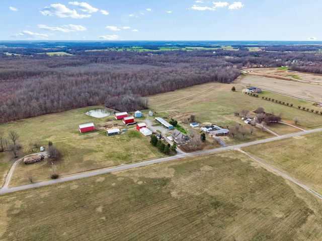 7307 Dunn Rd, Cedar Hill, TN 37032