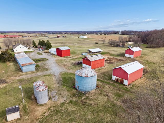 7307 Dunn Rd, Cedar Hill, TN 37032