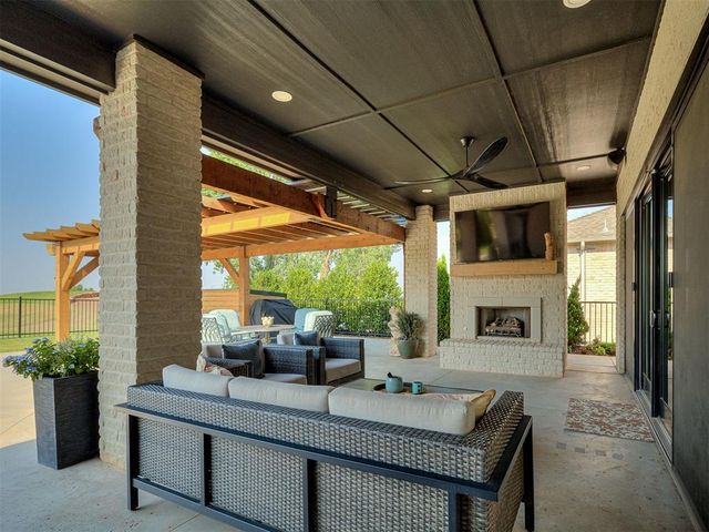 2108 Wiregrass Drive, Edmond, OK 73025