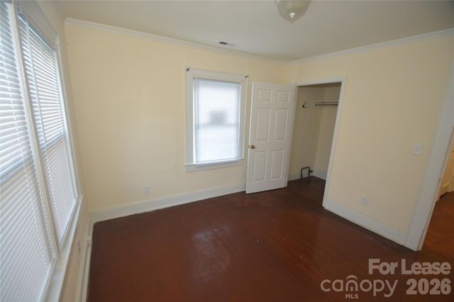 1537 Hawthorne Lane, Charlotte, NC 28205