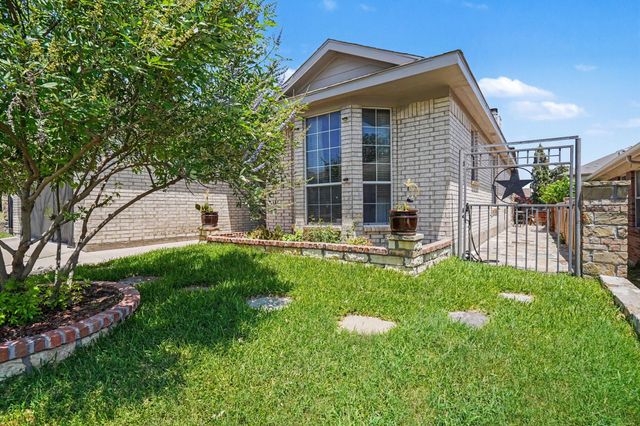 9936 Blue Bell Drive, Fort Worth, TX 76108
