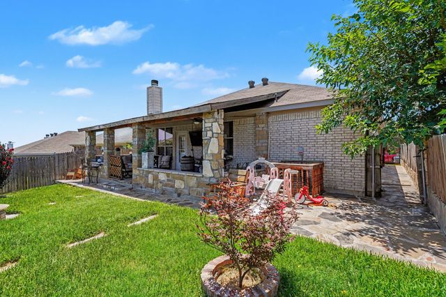 9936 Blue Bell Drive, Fort Worth, TX 76108