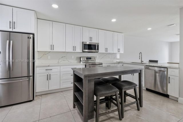 9872 NW 19th Pl, Sunrise, FL 33322