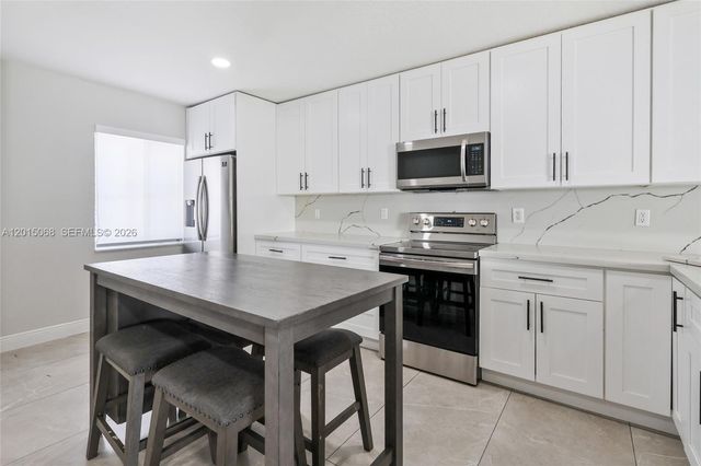9872 NW 19th Pl, Sunrise, FL 33322