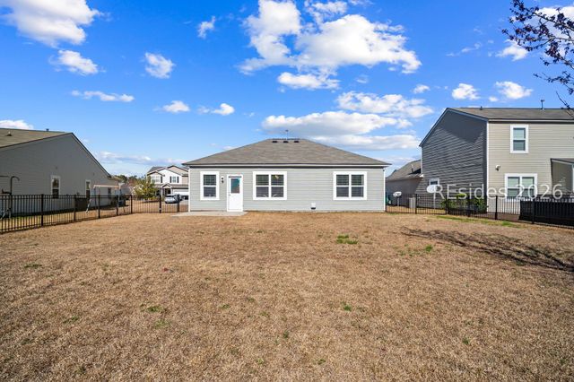 13 Wando Pl, Beaufort, SC 29906